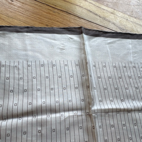 Bundle of Bill Blass Silk Scarves Set - Picture 10 of 11